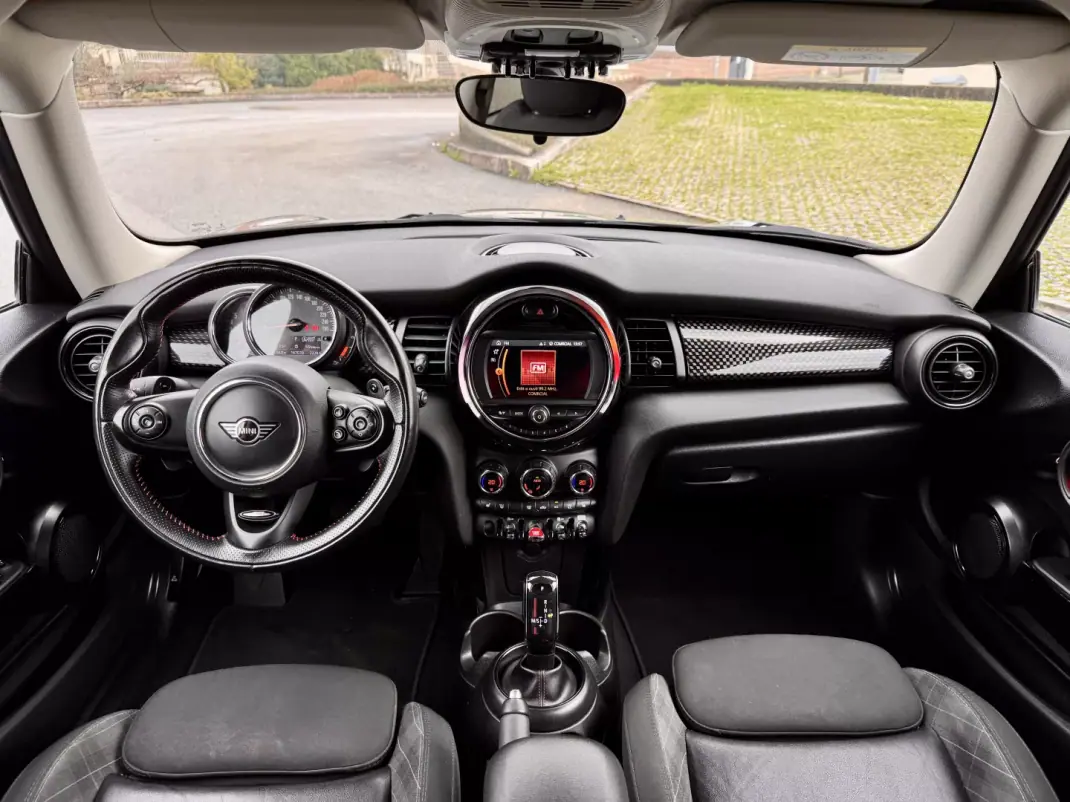 MINI Cooper 2018 - 21990 EUR, 165000 km - AUTO.MOTO.pt - 165000km - foto 18 de 31