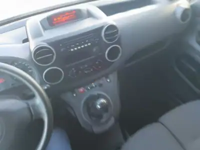 Citroën BERLINGO 3 LUGARES 2017 - 9000 EUR, 220000 km - AUTO.MOTO.pt - 220000km - foto 20 de 30