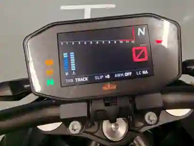 KTM 1290 Super Duke R 2017 — foto 6 de 9