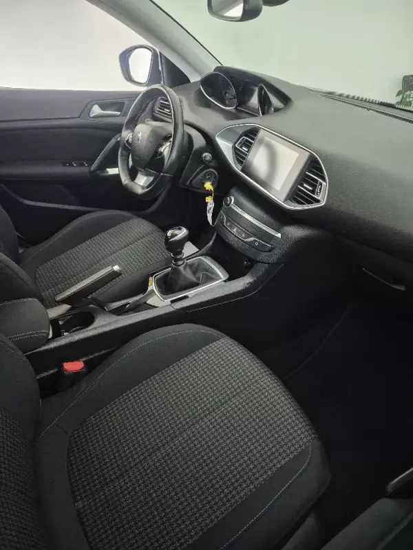 Peugeot 308 SW 2020 - 14750 EUR, 118747 km - AUTO.MOTO.pt - 118747km - foto 4 de 8