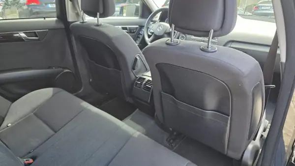 Mercedes-Benz C 200 2011 - 13890 EUR, 240000 km - AUTO.MOTO.pt - 240000km - foto 16 de 19
