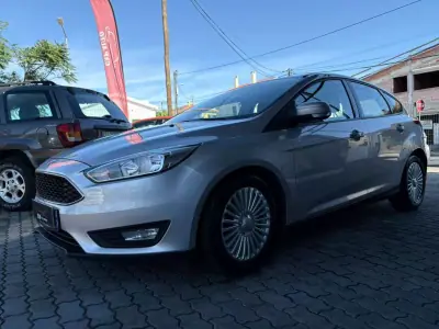 Ford Focus 2018 - 13900 EUR, 114000 km - AUTO.MOTO.pt - 114000km - foto 14 de 16