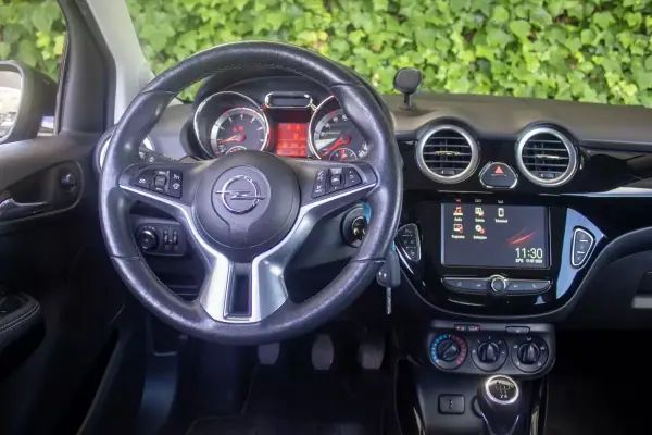Opel Adam 2017 - 11900 EUR, 89000 km - AUTO.MOTO.pt - 89000km - foto 14 de 16