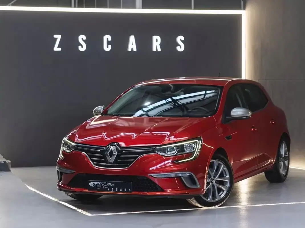 Renault Mégane 2017 - 15750 EUR, 110350 km - AUTO.MOTO.pt - 110350km - foto 1 de 17