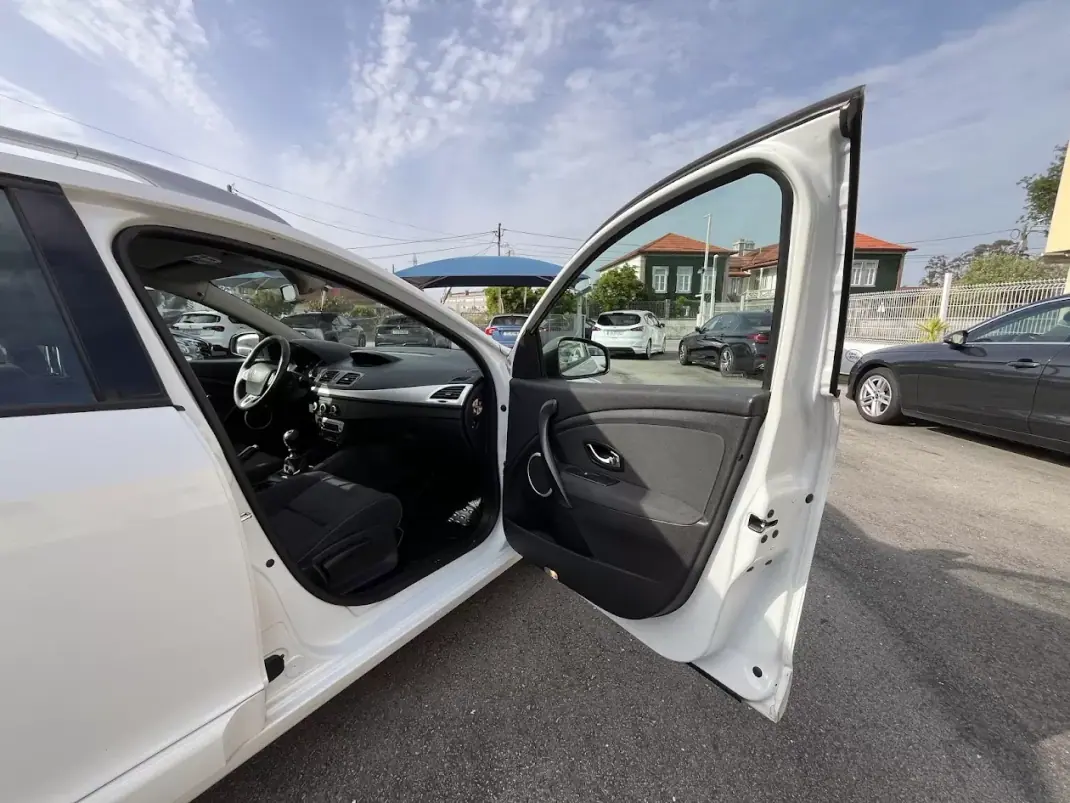 Renault Mégane Sport Tourer 2012 - 6950 EUR, 227000 km - AUTO.MOTO.pt - 227000km - foto 18 de 36
