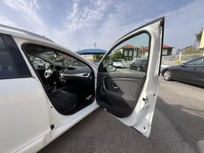 Renault Mégane Sport Tourer 2012 - 6950 EUR, 227000 km - AUTO.MOTO.pt - 227000km - foto 18 de 36