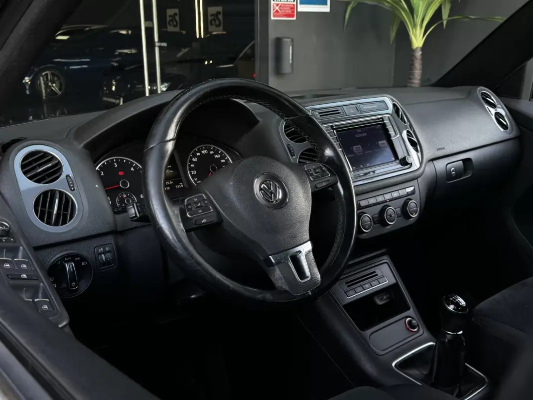 Volkswagen Tiguan 2016 - 16990 EUR, 190300 km - AUTO.MOTO.pt - 190300km - foto 16 de 34