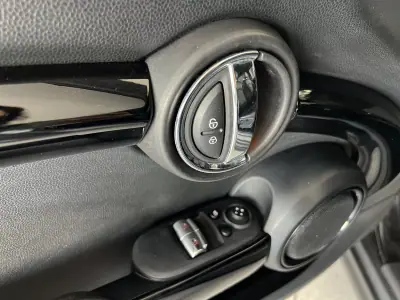 MINI Electric 2020 - 18800 EUR, 54497 km - AUTO.MOTO.pt - 54497km - foto 22 de 25