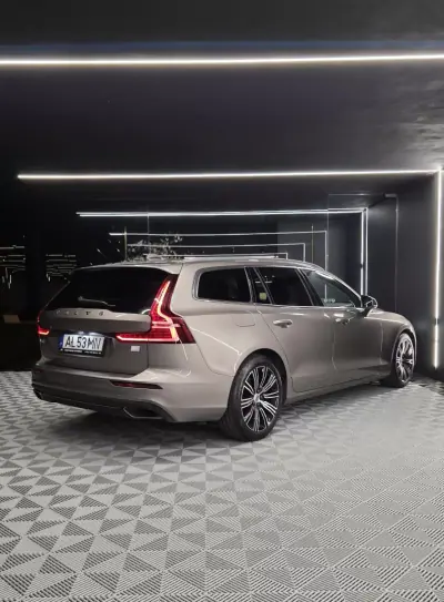 Volvo V60 2021 - 29750 EUR, 111000 km - AUTO.MOTO.pt - 111000km - foto 7 de 22