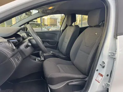 Renault Clio 2016 - 9990 EUR, 114000 km - AUTO.MOTO.pt - 114000km - foto 10 de 22