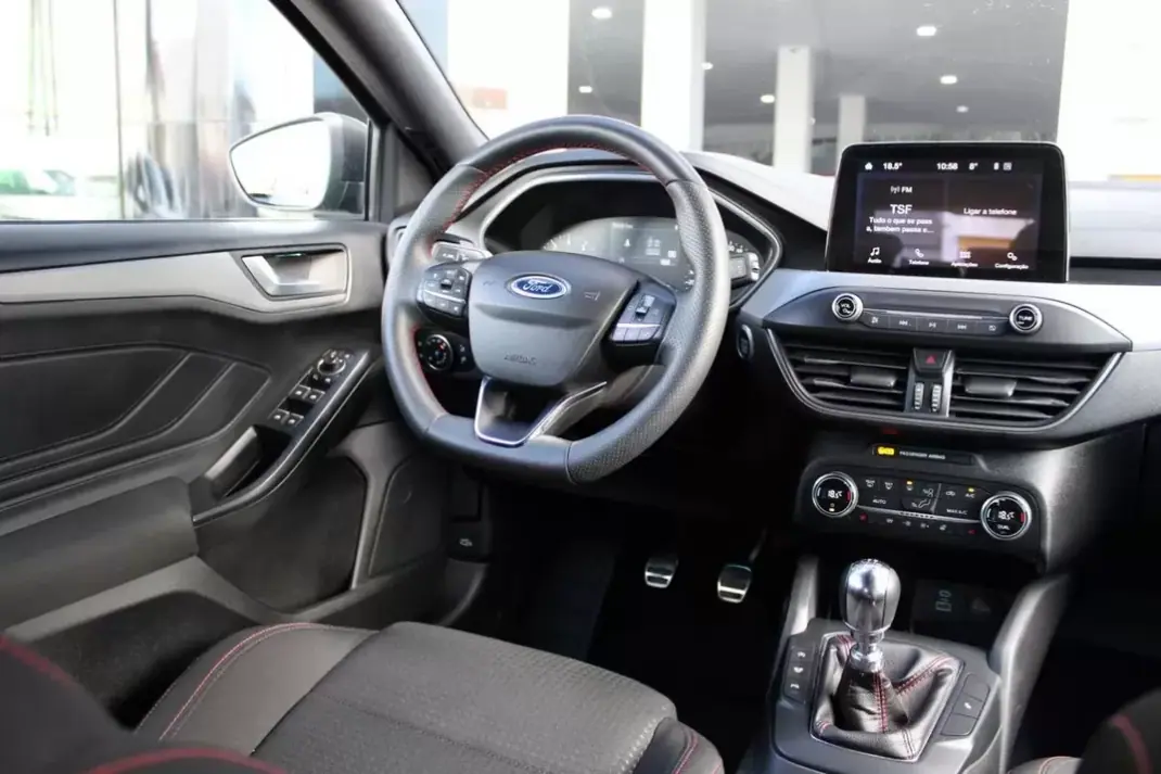 Ford Focus 2022 - 17400 EUR, 37639 km - AUTO.MOTO.pt - 37639km - foto 18 de 19