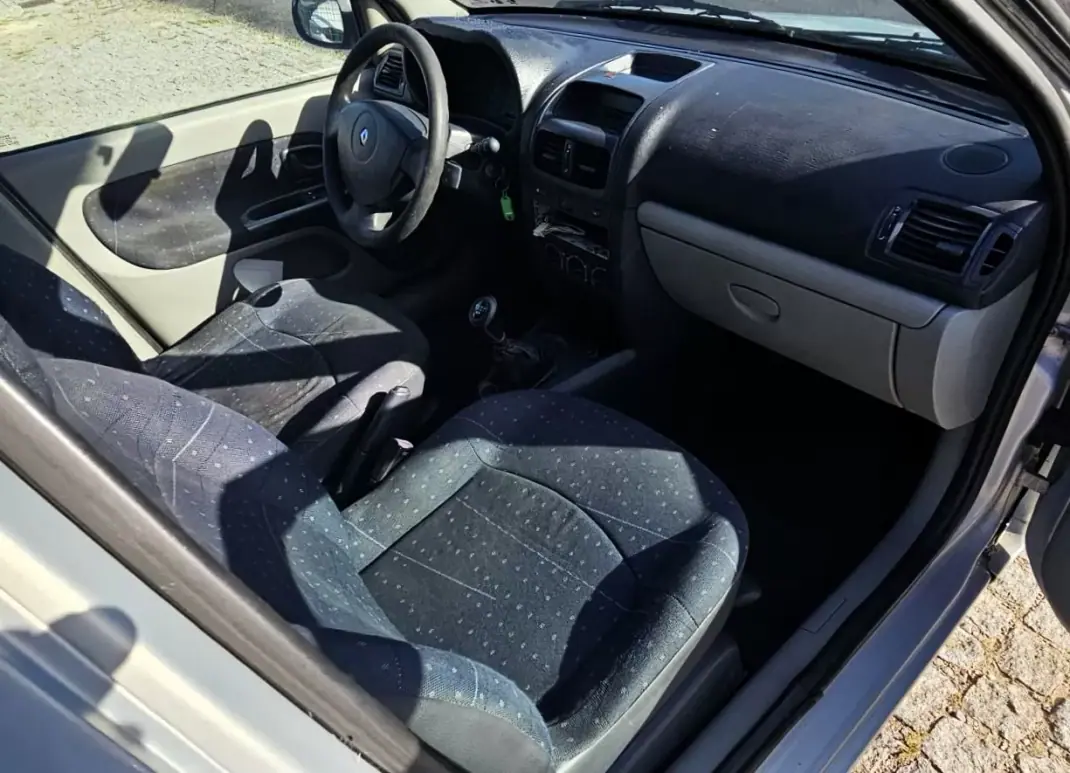 Renault Clio 2001 - 5000 EUR, 197000 km - 197000km - foto 5 de 18