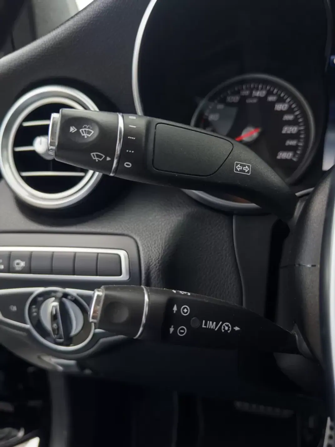Mercedes-Benz GLC 220 2016 - 37990 EUR, 180000 km - AUTO.MOTO.pt - 180000km - foto 26 de 45