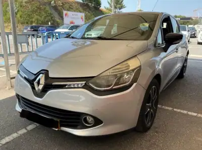 Renault Clio 2015 - 7999 EUR, 264000 km - AUTO.MOTO.pt - 264000km - foto 3 de 4