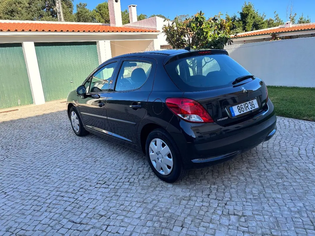 Peugeot 207 2010 - 5450 EUR, 162760 km - 162760km - foto 5 de 13