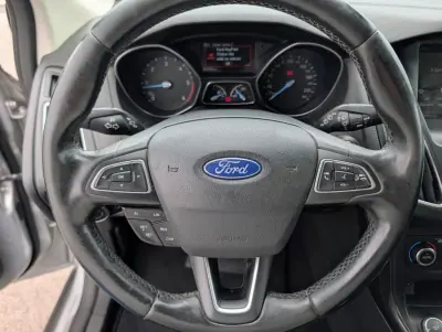 Ford Focus SW 2015 - 8500 EUR, 231741 km - AUTO.MOTO.pt - 231741km - foto 16 de 21