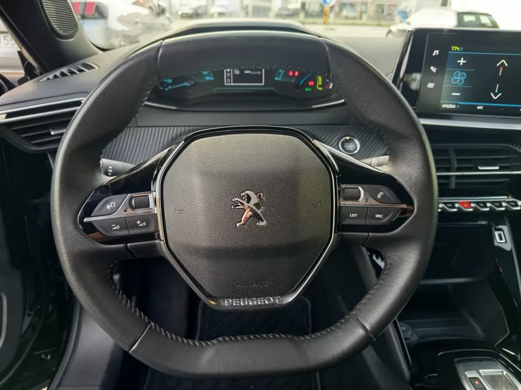 Peugeot e-2008 2022 - 17990 EUR, 70100 km - AUTO.MOTO.pt - 70100km - foto 16 de 19
