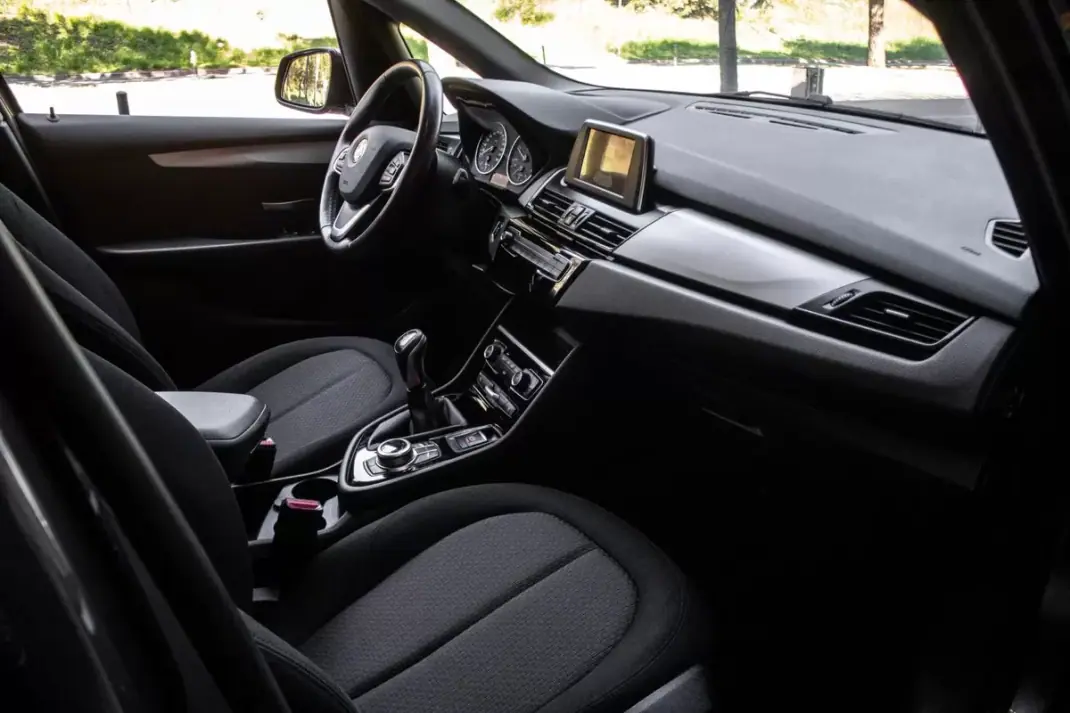 BMW 216 Active Tourer 2017 - 13990 EUR, 96223 km - AUTO.MOTO.pt - 96223km - foto 26 de 43