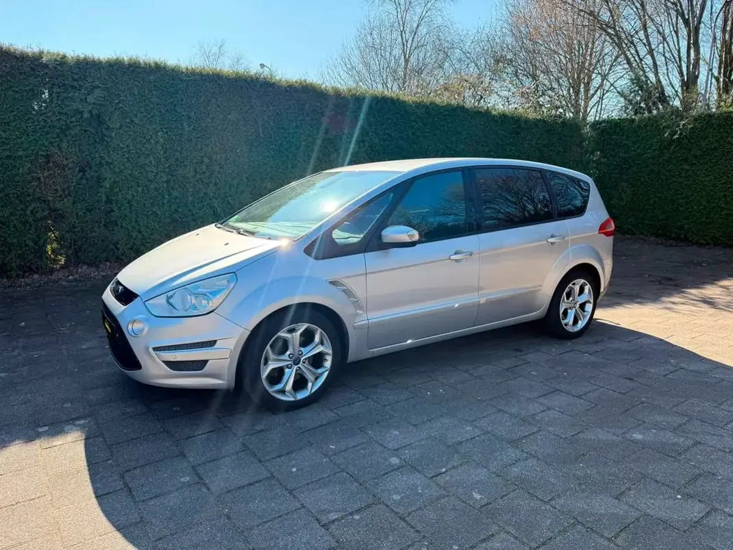 Ford S-Max 2011 - 9900 EUR, 220515 km - AUTO.MOTO.pt - 220515km - foto 1 de 9