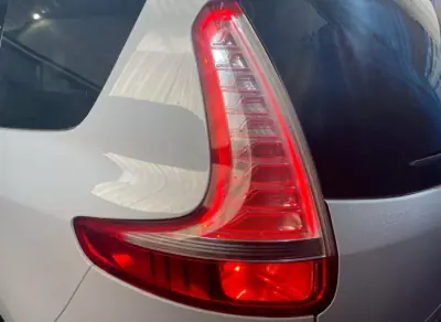Renault Grand Scénic 2012 - 8899 EUR, 230000 km - AUTO.MOTO.pt - 230000km - foto 18 de 41