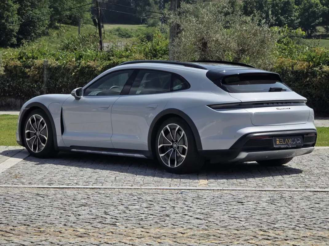 Porsche Taycan Cross Turismo 2021 - 65499 EUR, 59000 km - AUTO.MOTO.pt - 59000km - foto 11 de 40