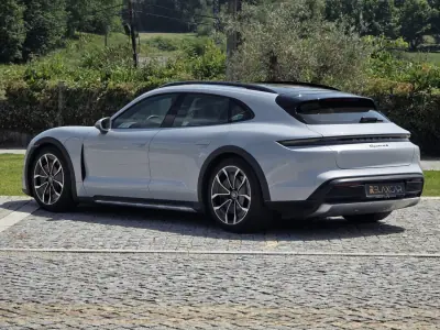 Porsche Taycan Cross Turismo 2021 - 65499 EUR, 59000 km - AUTO.MOTO.pt - 59000km - foto 11 de 40