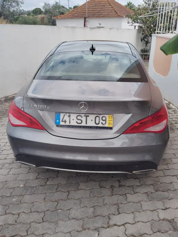 Mercedes-Benz CLA 180 2017 - 15000 EUR, 165000 km - AUTO.MOTO.pt - 165000km - foto 8 de 8