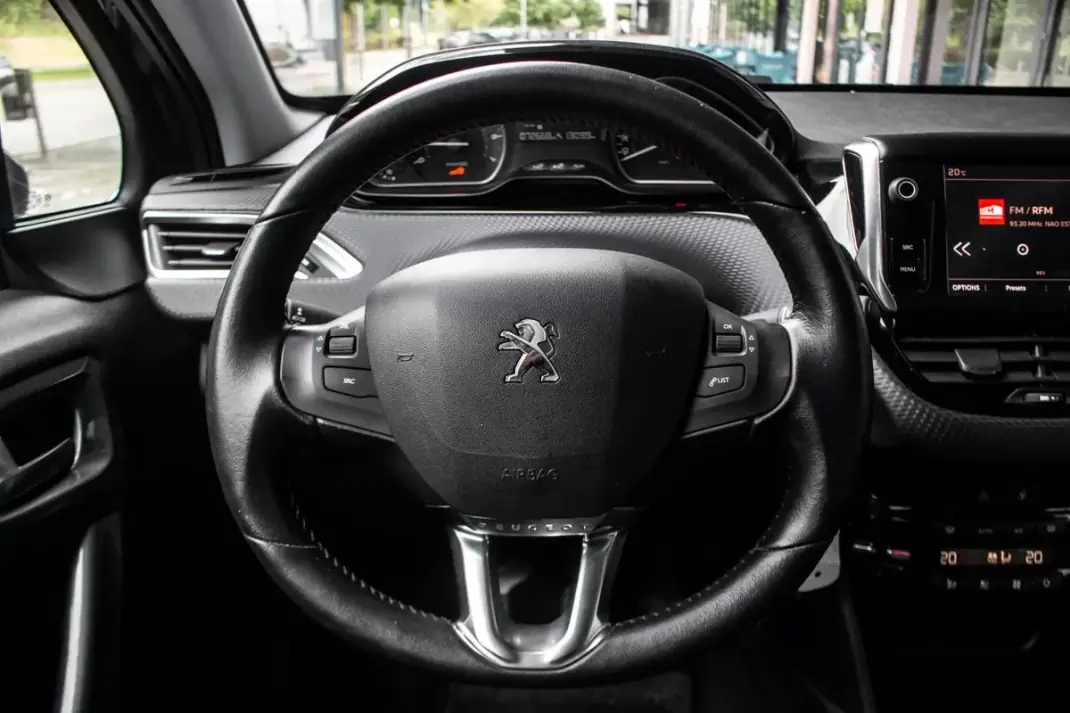 Peugeot 2008 2018 - 8750 EUR, 72668 km - AUTO.MOTO.pt - 72668km - foto 13 de 39