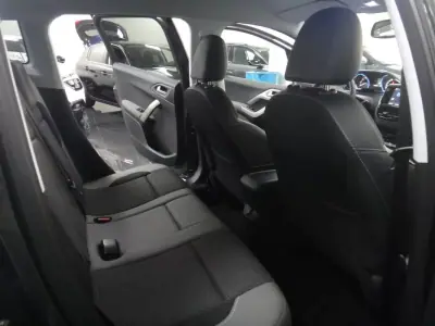 Peugeot 2008 2018 - 10250 EUR, 109000 km - AUTO.MOTO.pt - 109000km - foto 15 de 21