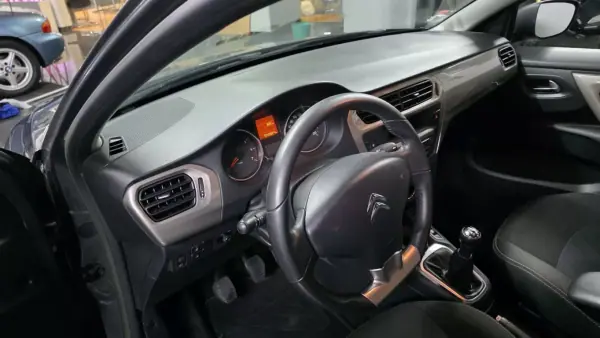 Citroën C-Elysée 2014 - 9990 EUR, 42600 km - AUTO.MOTO.pt - 42600km - foto 5 de 19