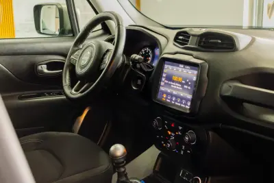 Jeep Renegade 2019 - 17900 EUR, 106000 km - AUTO.MOTO.pt - 106000km - foto 6 de 19