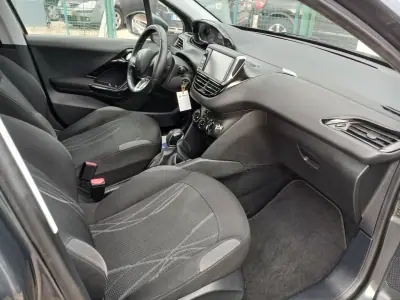 Peugeot 208 2015 - 7450 EUR, 116512 km - AUTO.MOTO.pt - 116512km - foto 19 de 23