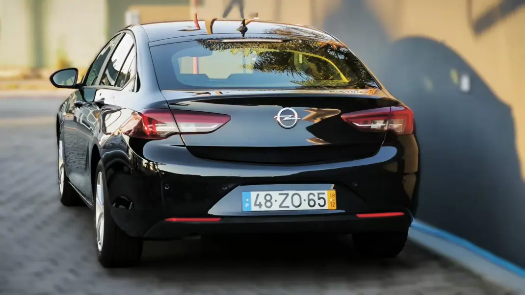 Opel Insignia Grand Sport 2019 - 14950 EUR, 70795 km - AUTO.MOTO.pt - 70795km - foto 12 de 36