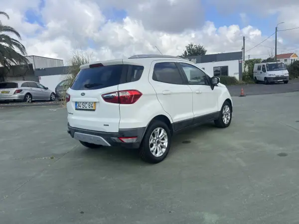 Ford EcoSport 2016 - 12500 EUR, 85843 km - AUTO.MOTO.pt - 85843km - foto 5 de 10