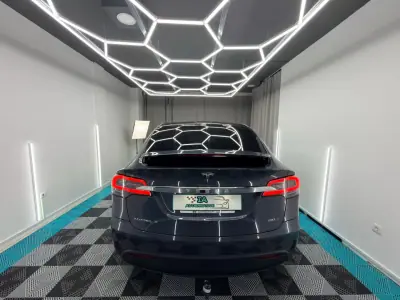 Tesla Model X 2018 - 27000 EUR, 199000 km - AUTO.MOTO.pt - 199000km - foto 7 de 24