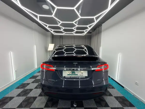 Tesla Model X 2018 - 27000 EUR, 199000 km - AUTO.MOTO.pt - 199000km - foto 7 de 24