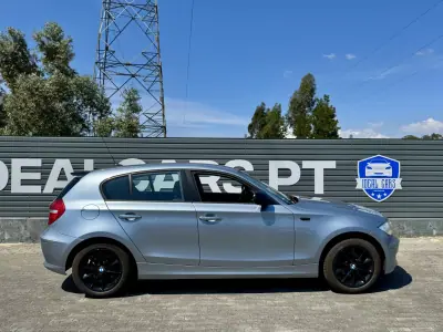 BMW 118 2010 - 10950 EUR, 220000 km - AUTO.MOTO.pt - 220000km - foto 9 de 22