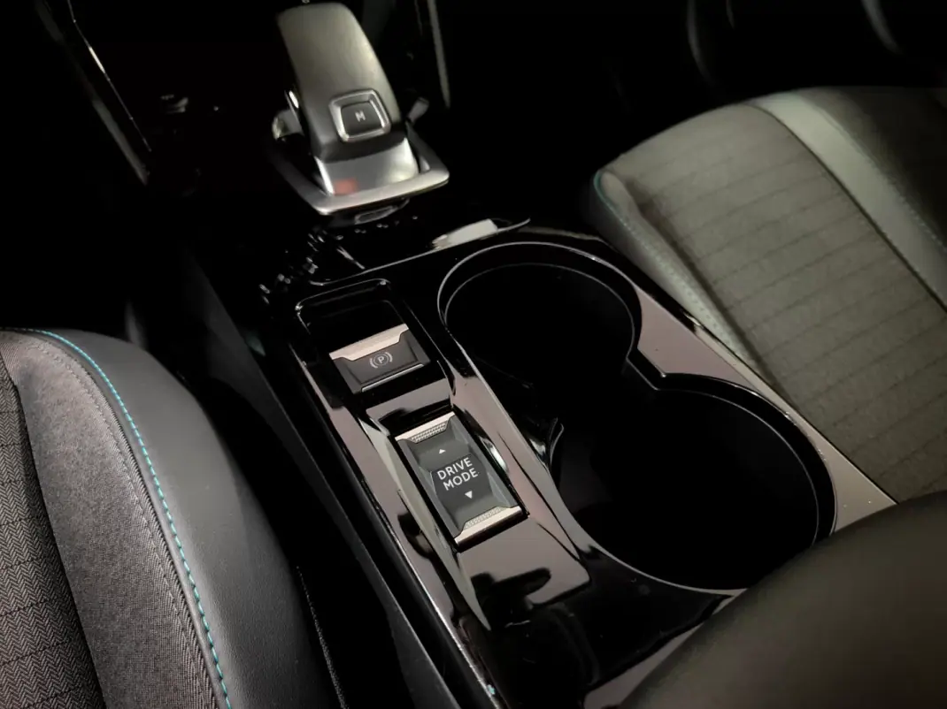 Peugeot 208 2019 - 14500 EUR, 90000 km - AUTO.MOTO.pt - 90000km - foto 45 de 60