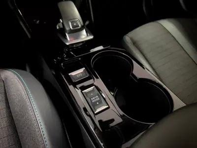 Peugeot 208 2019 - 14500 EUR, 90000 km - AUTO.MOTO.pt - 90000km - foto 45 de 60