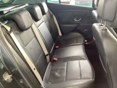 Renault Mégane Break 2011 - 8490 EUR, 198900 km - AUTO.MOTO.pt - 198900km - foto 4 de 5