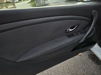 Renault Mégane Coupe 2011 - 8990 EUR, 234000 km - AUTO.MOTO.pt - 234000km - foto 27 de 33