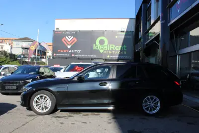 BMW 330e 2021 - 26400 EUR, 93627 km - AUTO.MOTO.pt - 93627km - foto 4 de 16