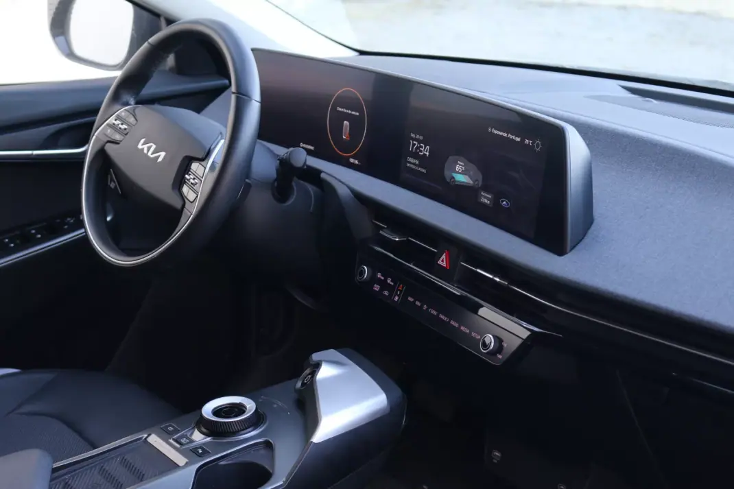 Kia EV6 2023 - 26990 EUR, 100500 km - AUTO.MOTO.pt - 100500km - foto 7 de 10