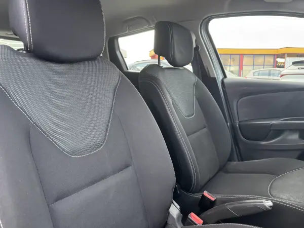Renault Clio Sport Tourer 2015 - 8990 EUR, 211000 km - AUTO.MOTO.pt - 211000km - foto 18 de 33