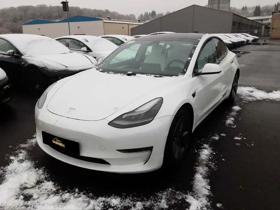 Tesla Model 3 2021 - 27980 EUR, 77857 km - AUTO.MOTO.pt - 77857km - foto 1 de 10