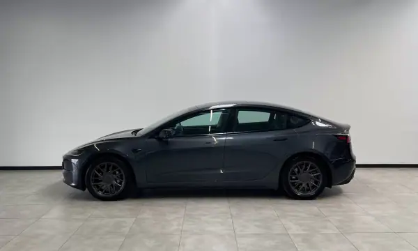 Tesla Model 3 2023 - 36900 EUR, 116000 km - AUTO.MOTO.pt - 116000km - foto 4 de 20