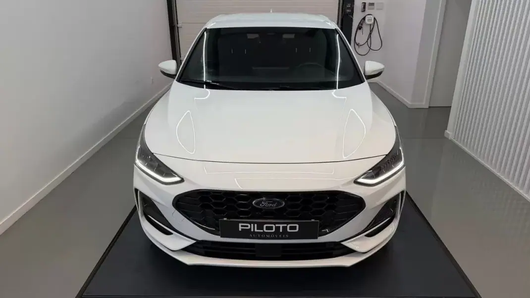 Ford Focus 2025 - 22990 EUR, 11701 km - AUTO.MOTO.pt - 11701km - foto 4 de 35
