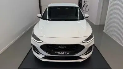 Ford Focus 2025 - 22990 EUR, 11701 km - AUTO.MOTO.pt - 11701km - foto 4 de 35