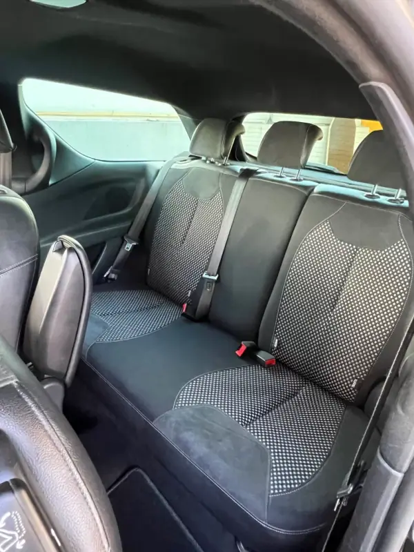 Citroën DS3 2012 - 10900 EUR, 121482 km - AUTO.MOTO.pt - 121482km - foto 5 de 8