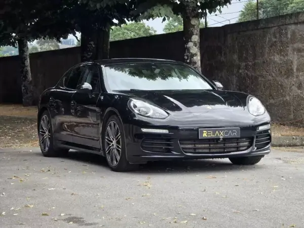 Porsche Panamera 2015 - 38499 EUR, 165000 km - AUTO.MOTO.pt - 165000km - foto 3 de 39